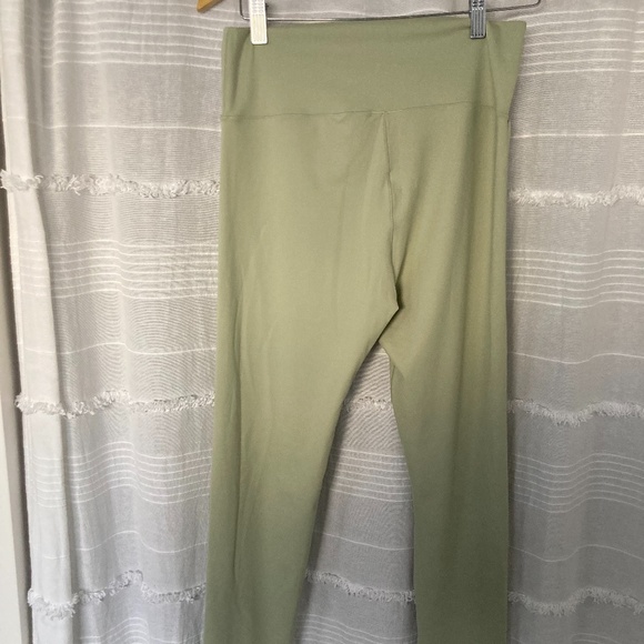 3/$10 SALE Pale Green Crossover Leggings NWOT - Picture 4 of 4